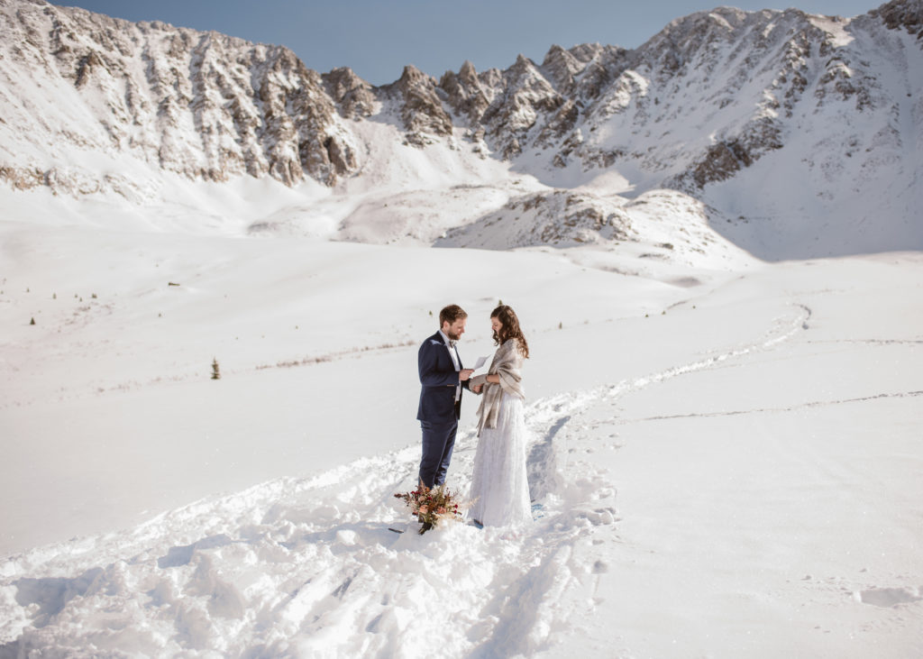 Couple gets married in the mountains in the wintertime
