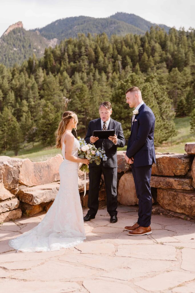 Officiant leads ceremony at mountain wedding in Boulder, Colorado