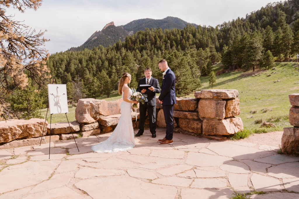 Couple gets married at small wedding venues in Colorado