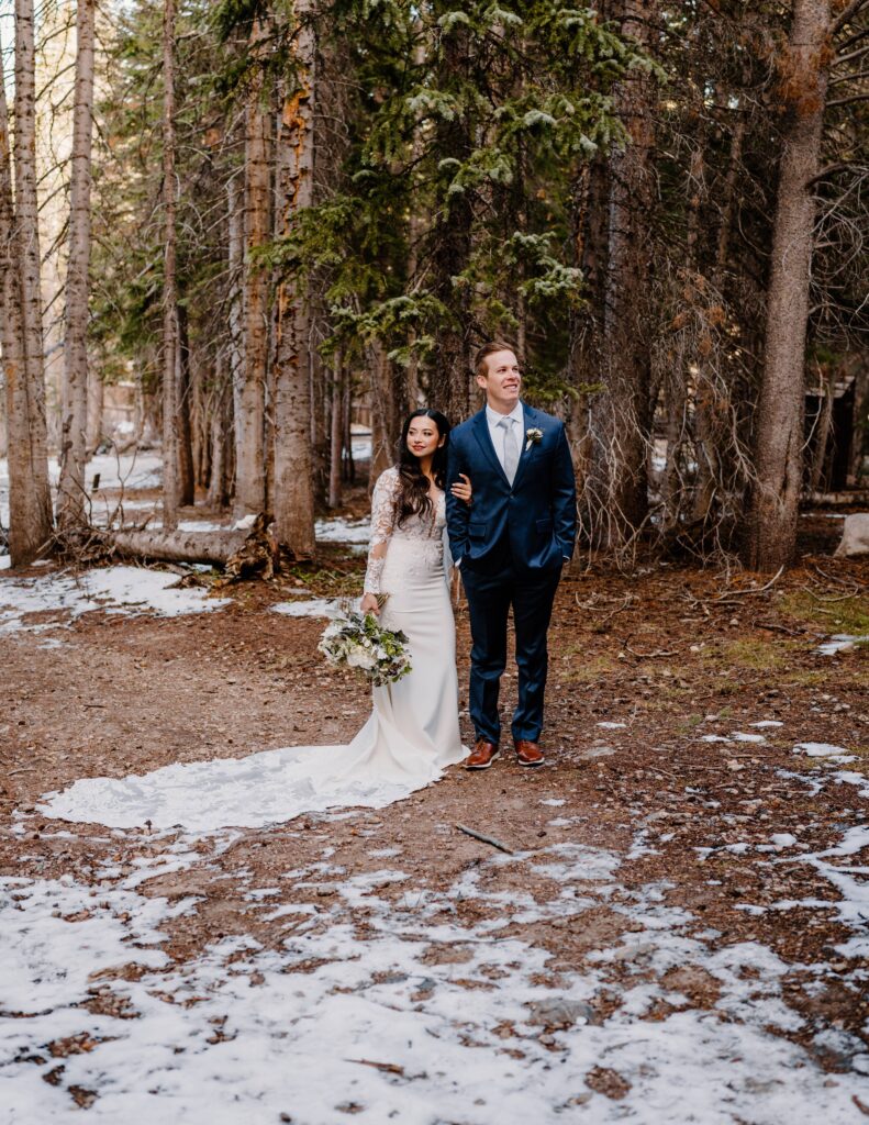 Couple gets married in Rocky Mountain National Park
