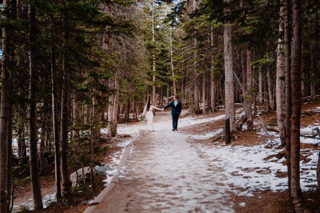 couple gets married in rocky mountain national park