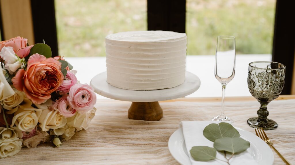 wedding detail photography of the wedding cake