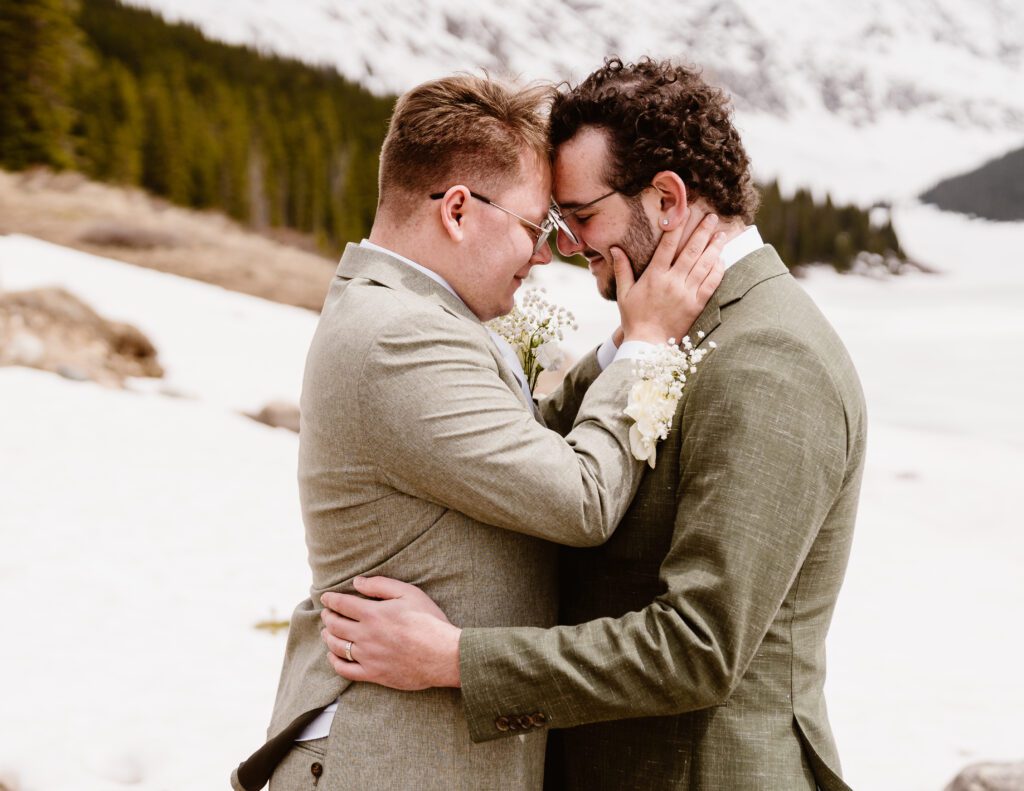 spring elopement in Breckenridge Colorado